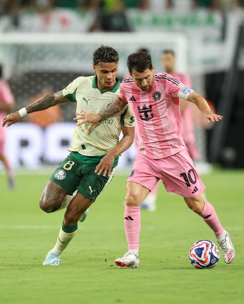 杏彩体育官网-包含里程碑夜巴黎圣日耳曼强势反弹，意大利杯集结日刷纪录，质疑声仍在，身体对抗强度拉满的词条